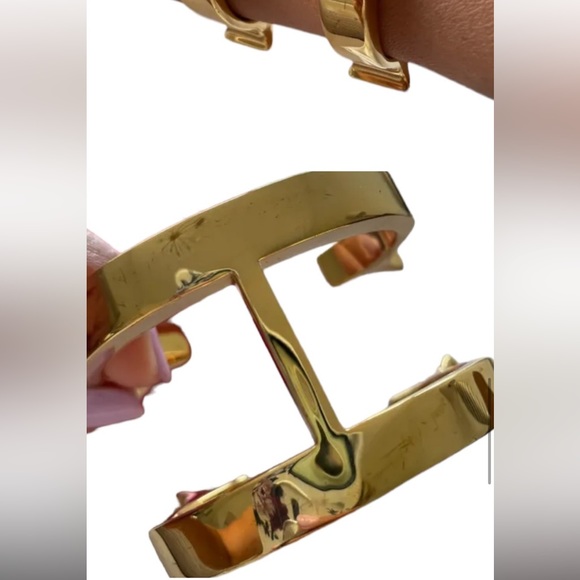 Authentic Carolina Herrera Insignia Cuff Bracelet - Picture 2 of 6